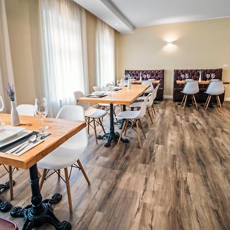 Toscanina Garni Hotel Dobrovo Luaran gambar