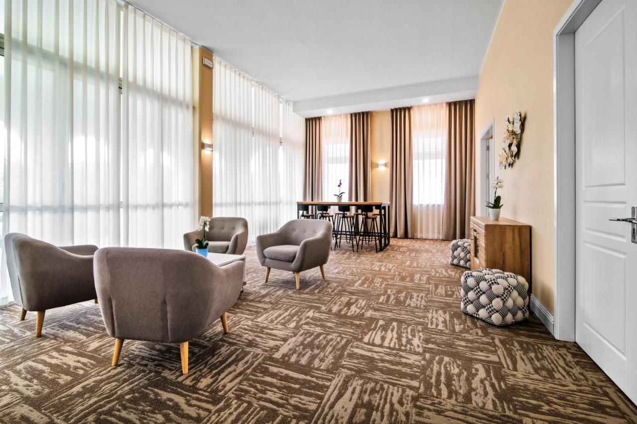 Toscanina Garni Hotel Dobrovo Luaran gambar