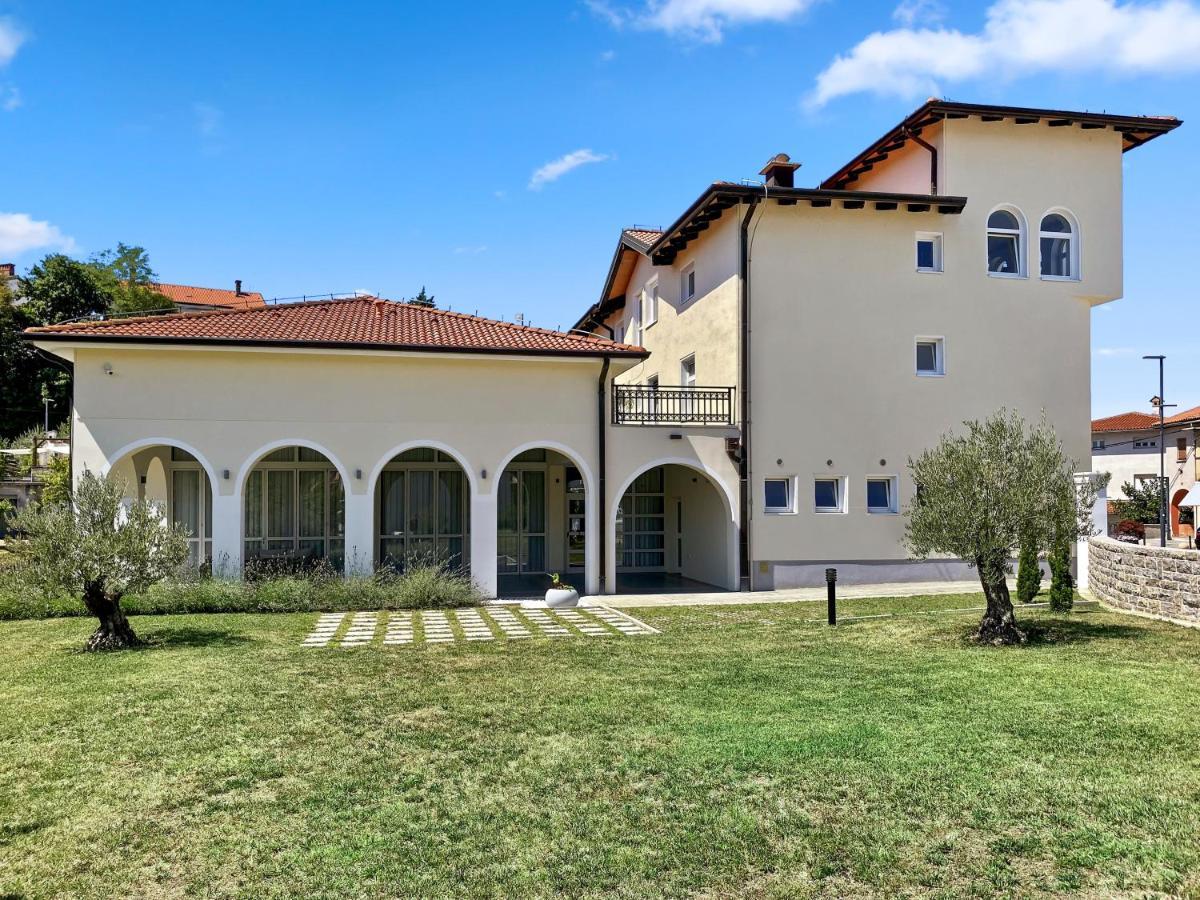 Toscanina Garni Hotel Dobrovo Luaran gambar