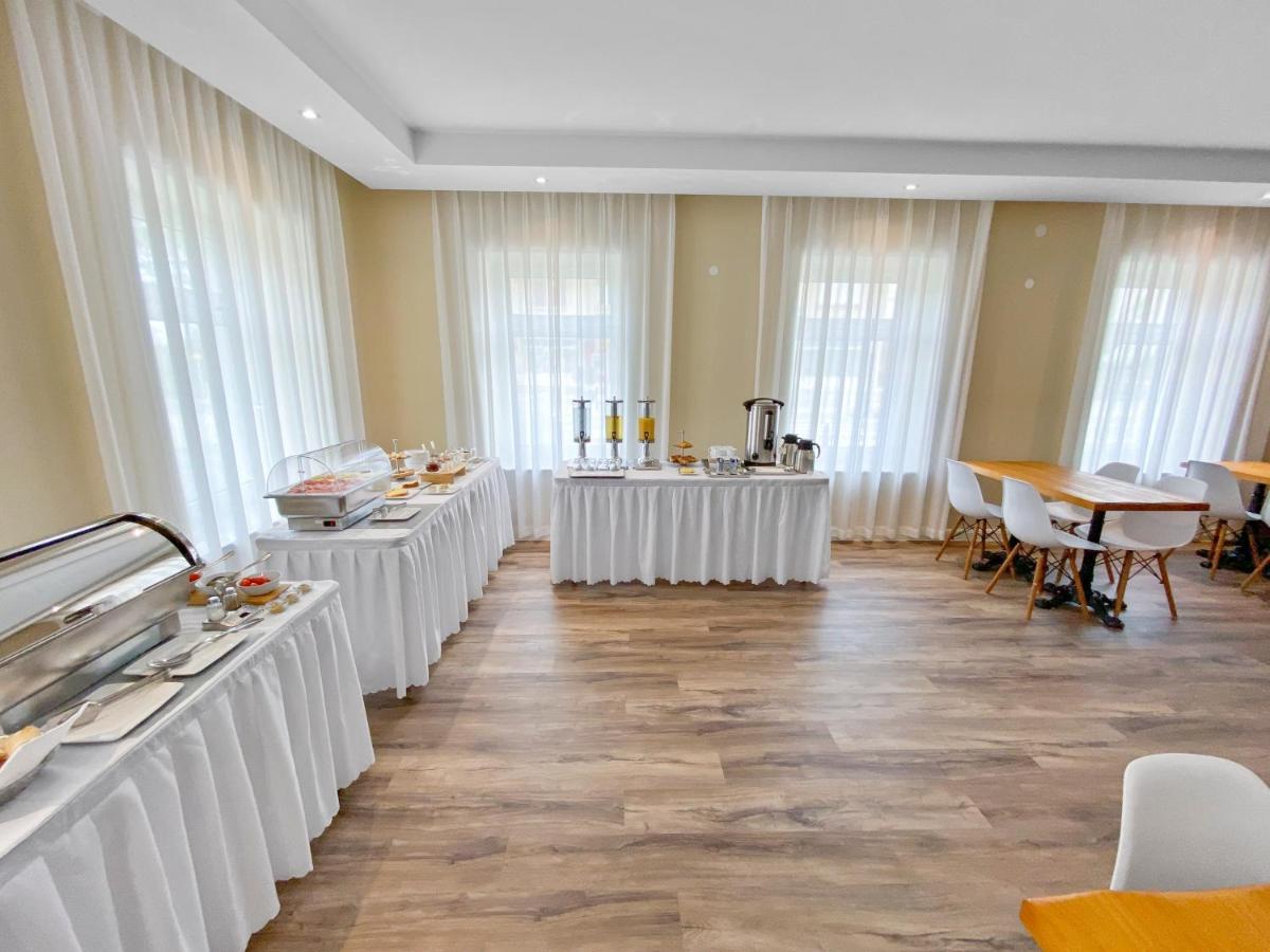 Toscanina Garni Hotel Dobrovo Luaran gambar