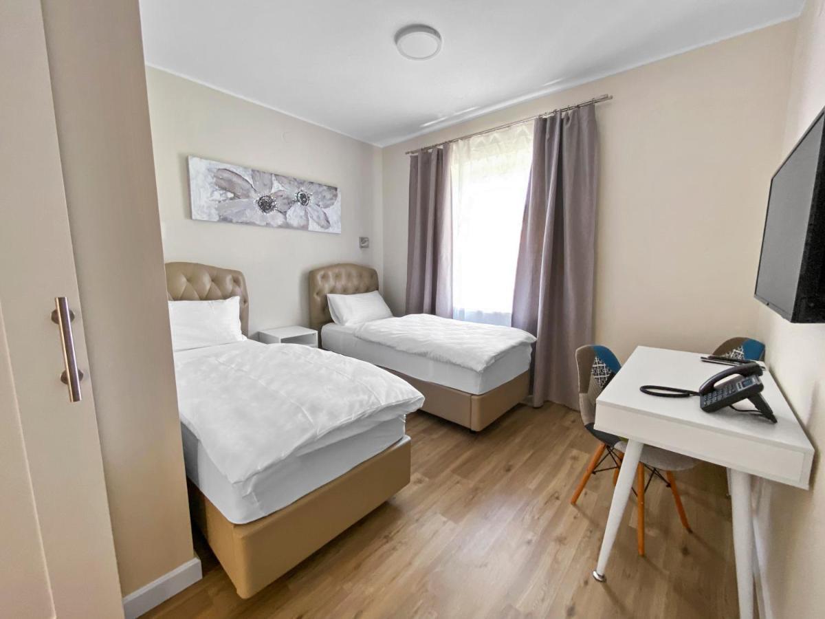 Toscanina Garni Hotel Dobrovo Luaran gambar
