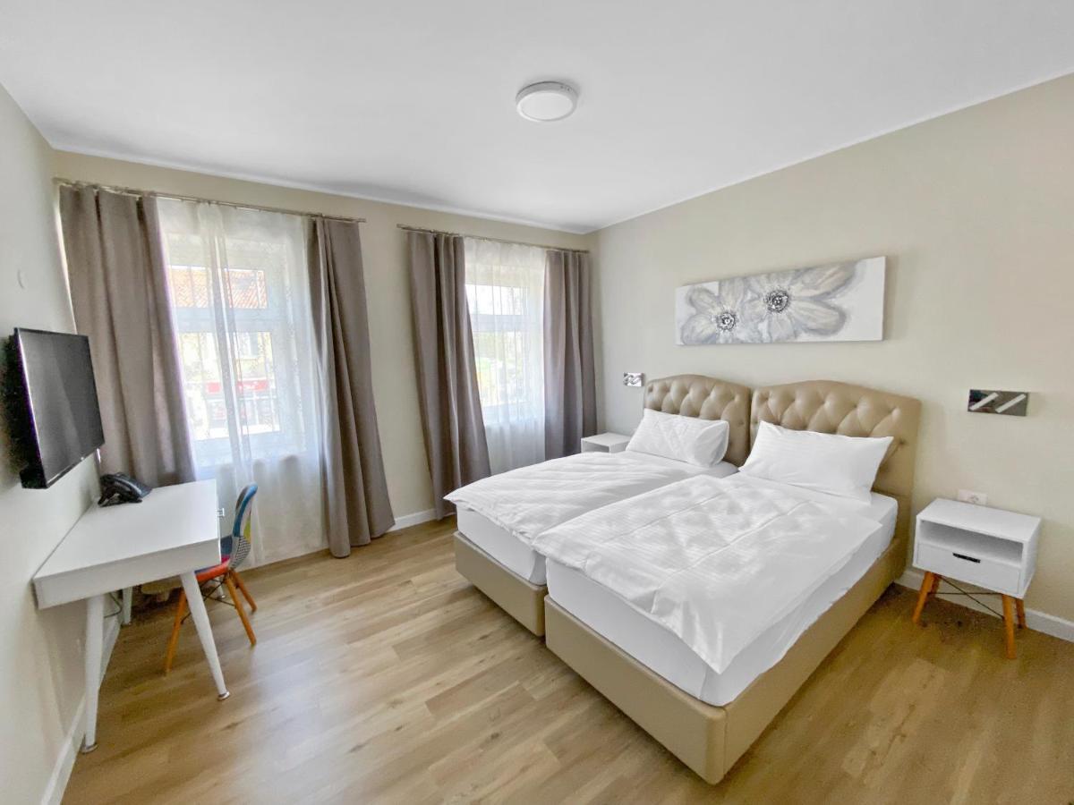 Toscanina Garni Hotel Dobrovo Luaran gambar
