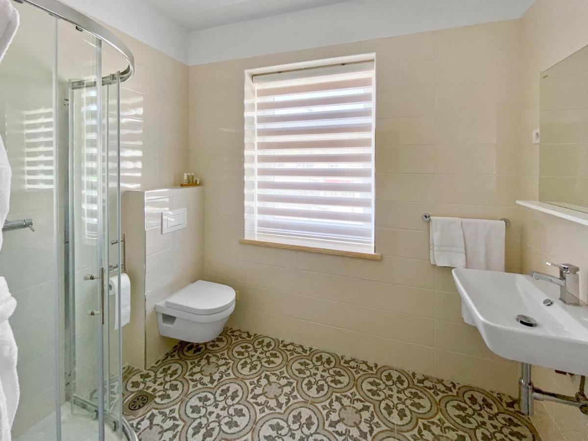 Toscanina Garni Hotel Dobrovo Luaran gambar