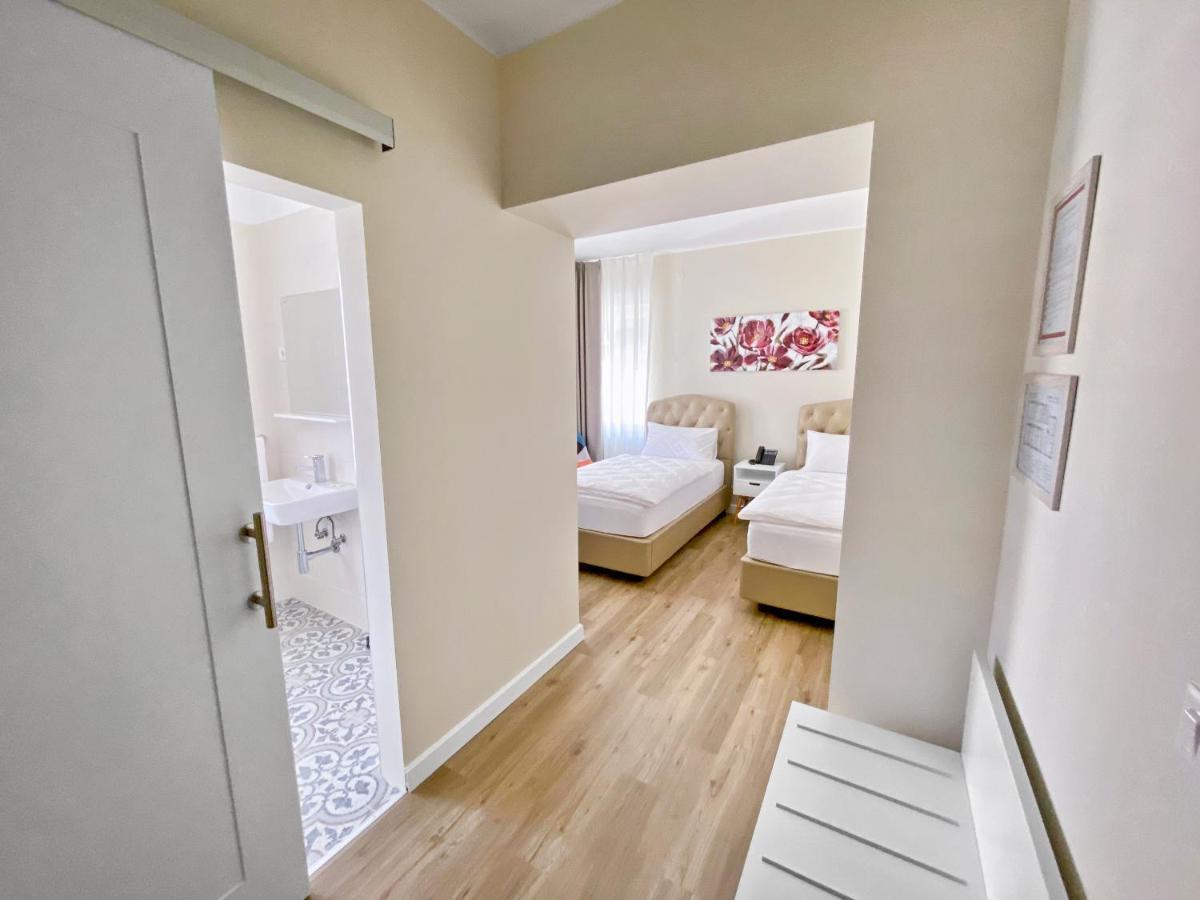 Toscanina Garni Hotel Dobrovo Luaran gambar